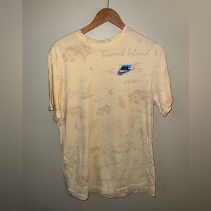 Men's Nike Shirt. Size Large.